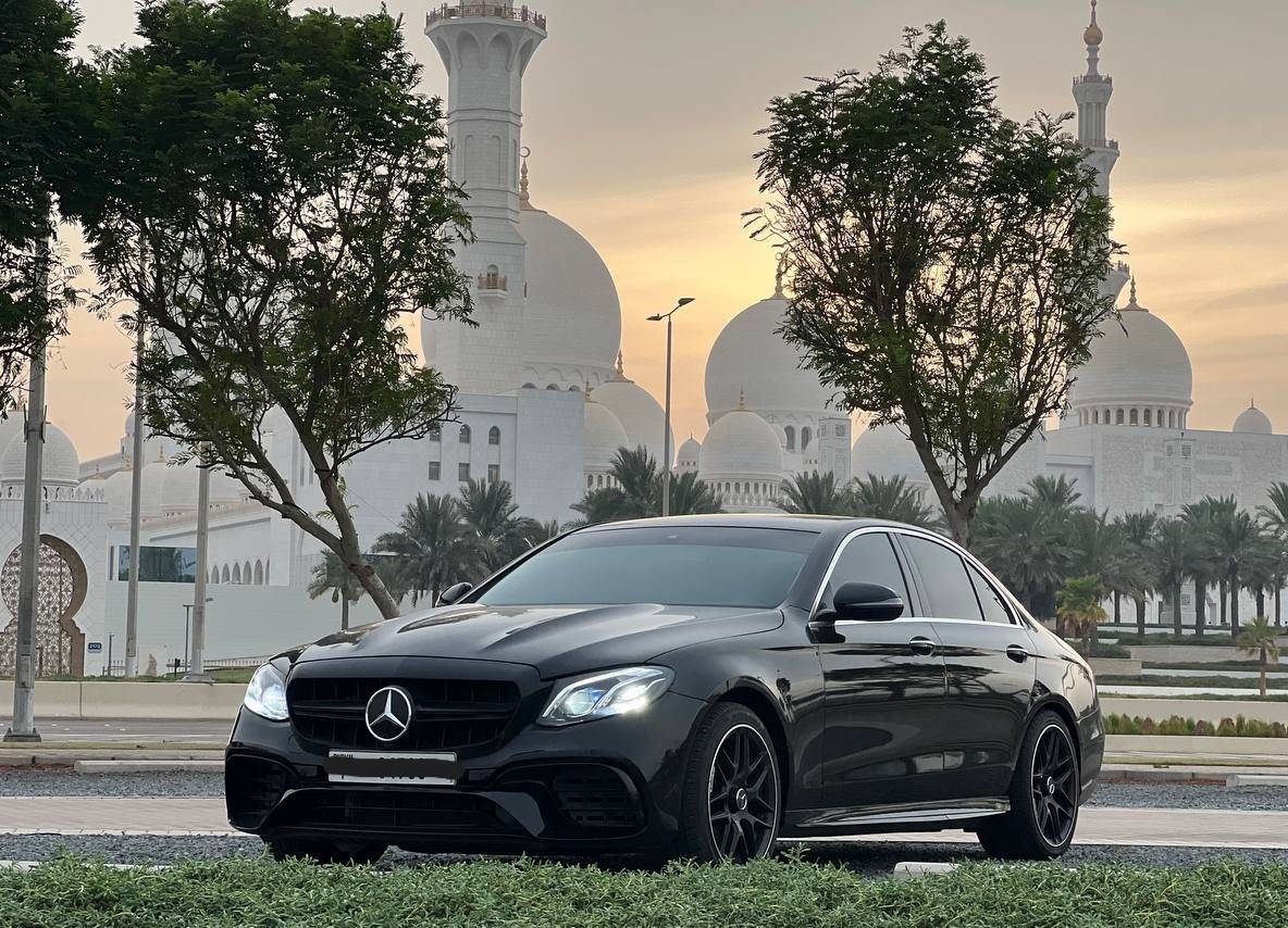 VIP tour of Abu Dhabi by Mercedes business class